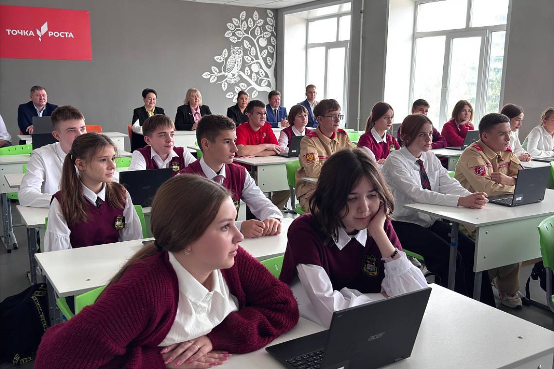 Школьники Курской области освоили цифровые компетенции на Уроках цифры
