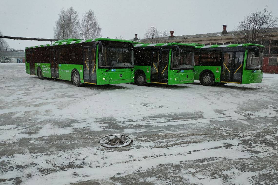 В Курчатовский район поступили 3 автобуса большого класса вместимости