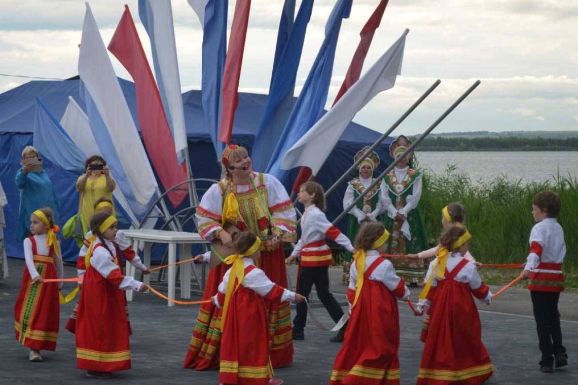 Пусть сердца теплом согреты!