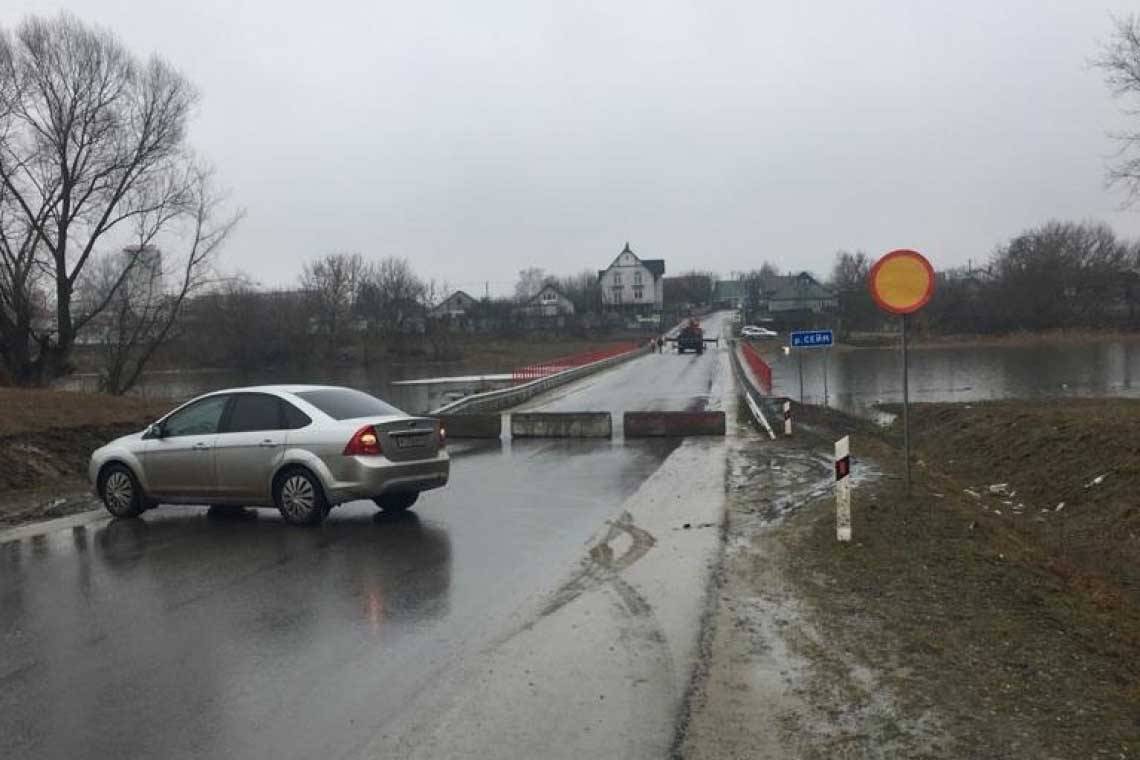 В поселке им.Карла Либкнехта Курчатовского района временно закрыто движение по мосту