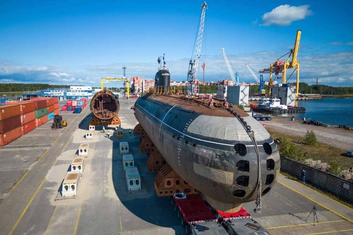 АПЛ К-3 «Ленинский комсомол» выгружена на причал кронштадтского портового терминала «Моби Дик»