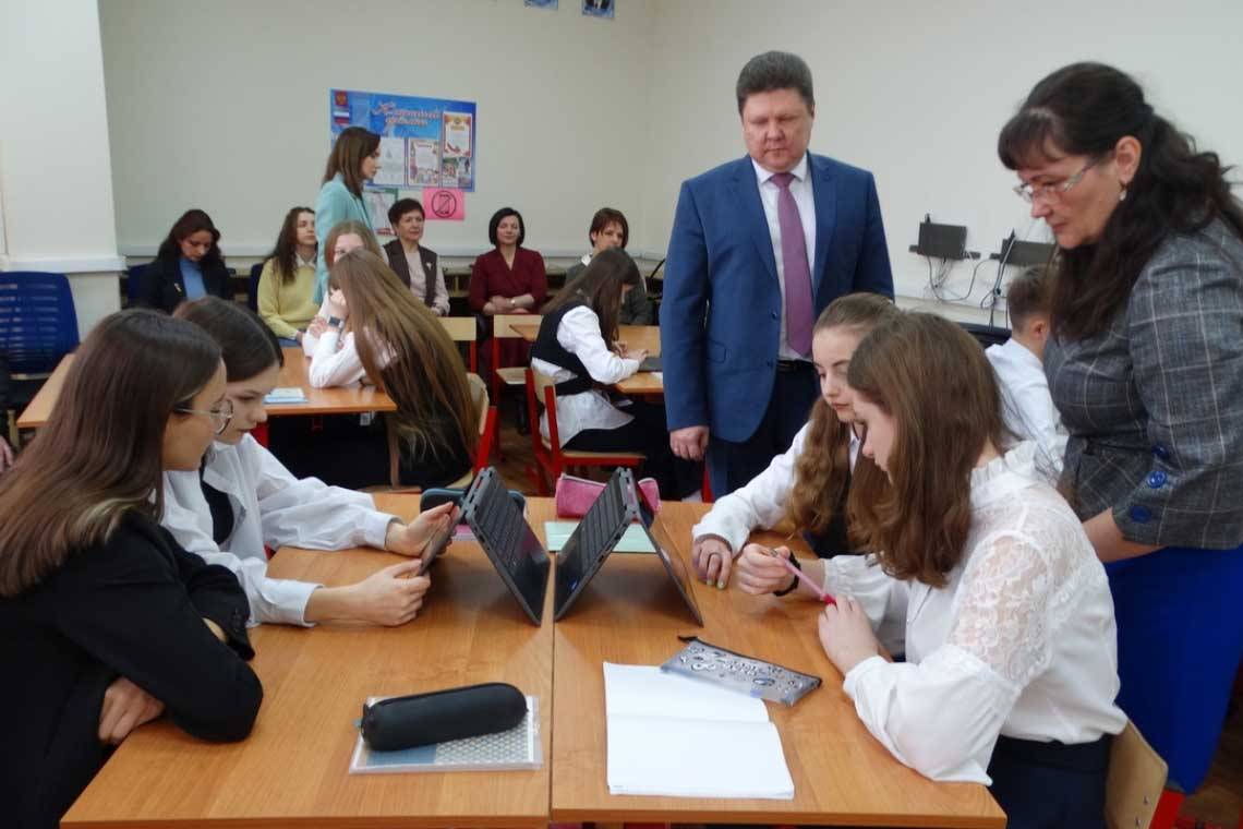 Школьники Курчатовского района на Уроке цифры узнали о технологиях по прогнозированию погоды