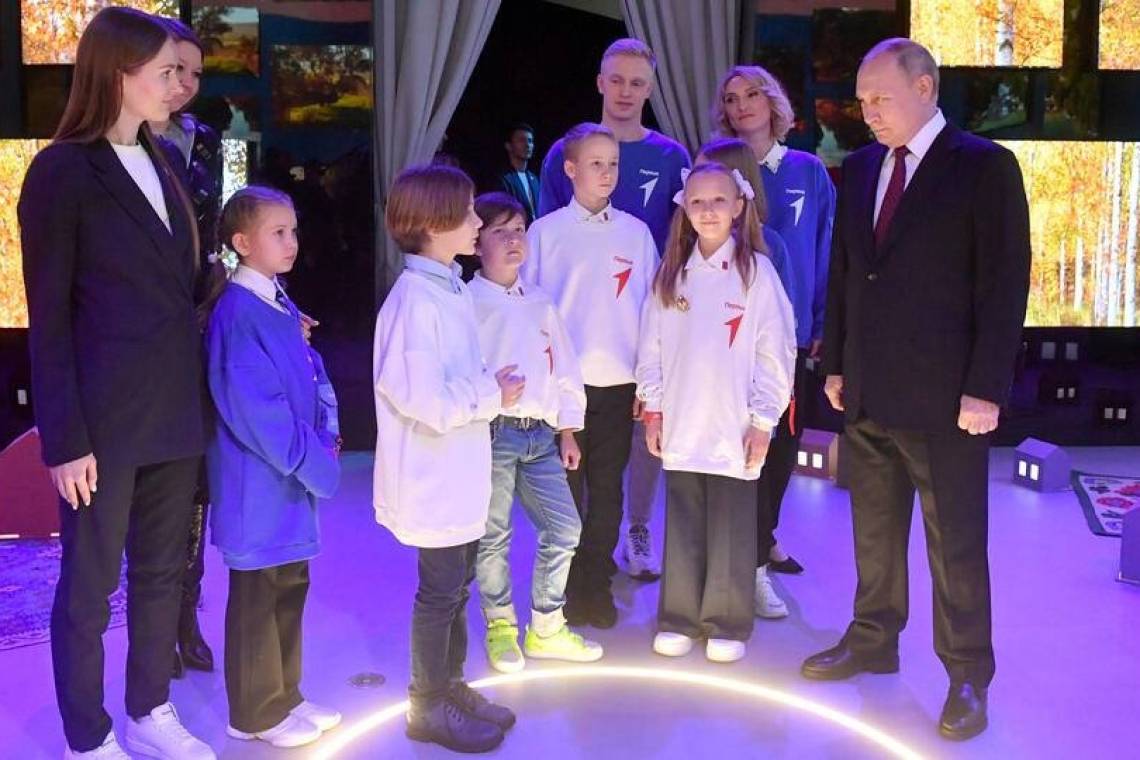 Курянин Платон Медведков встретился с президентом Владимиром Путиным на выставке «Россия»