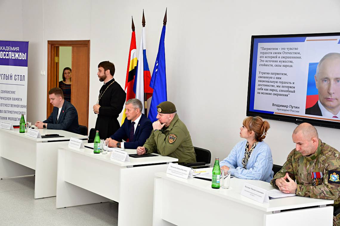 В Курске с участием командира спецназа «Ахмат» Апти Алаудинова прошел круглый стол по теме сохранения исторической памяти