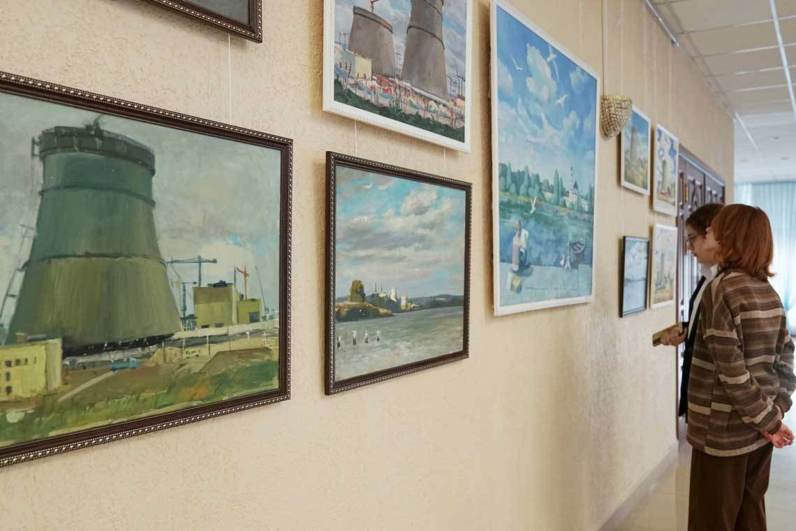 В Курчатове открылась выставка картин «Индустриальный пейзаж»