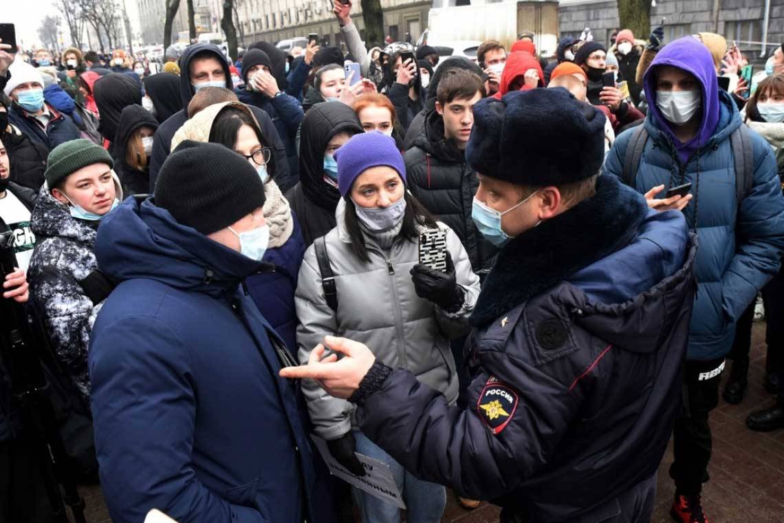  Курянам напомнили об ответственности за участие в несанкционированных мероприятиях