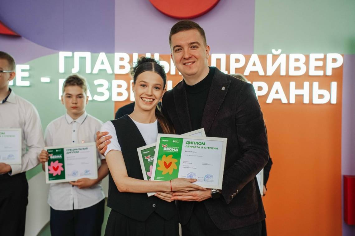 Театр моды "Креатив" из Курчатовского района стал лауреатом второй степени регионального этапа Всероссийского проекта-фестиваля «Российская школьная весна»