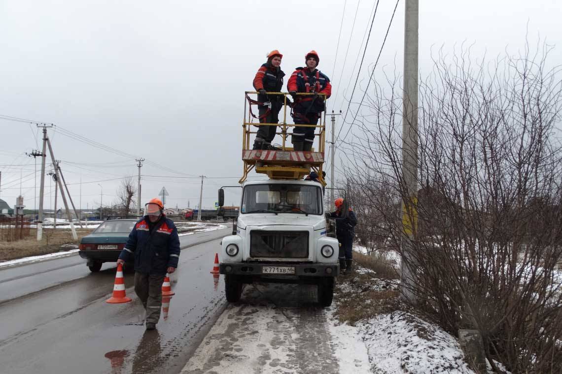 В самом большом поселке Курчатовского района проводятся работы по модернизации уличного освещения