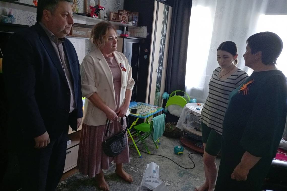Многодетные семьи участников СВО получили подарки