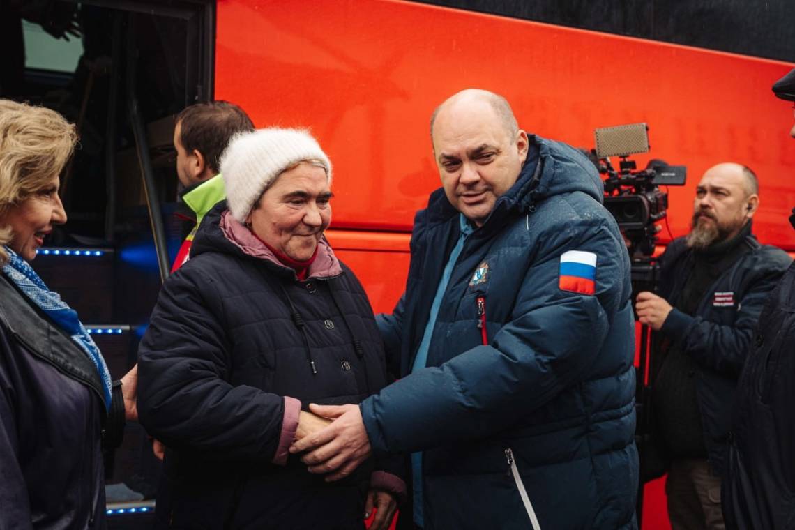 Алексей Смирнов: "Продолжим работать над тем, чтобы каждый курянин поскорее вернулся к своей семье"