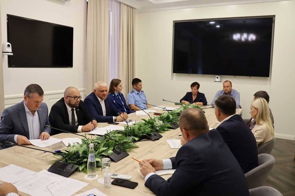 Поставщикам ресурсов рекомендовали усилить работу по взысканию долгов с потребителей