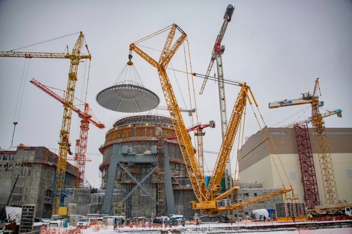 На втором энергоблоке Курской АЭС-2 завершены работы по установке в проектное положение купольной части наружной защитной оболочки