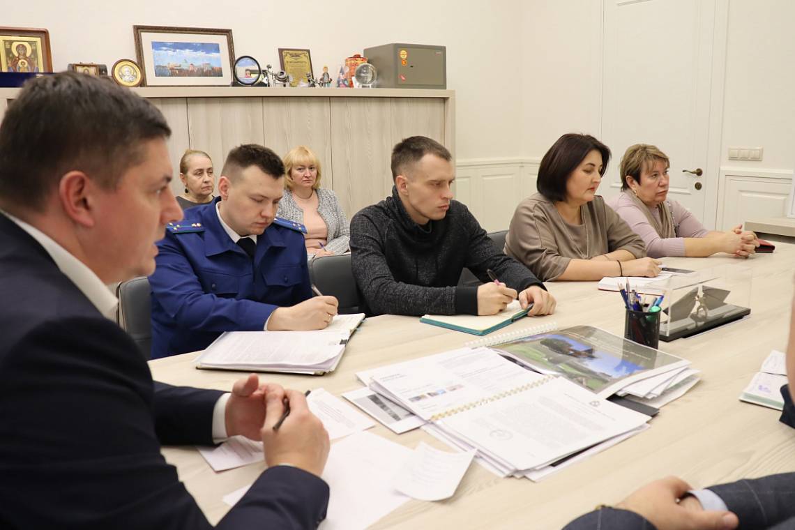 В Доме Советов провели заседание комиссии по спорным вопросам выдачи жилищных сертификатов