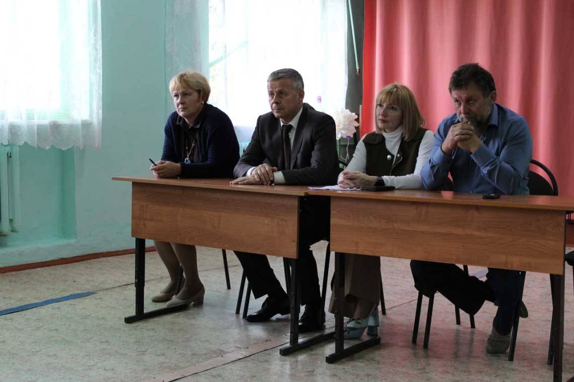      Судьба Дроняевской школы решается