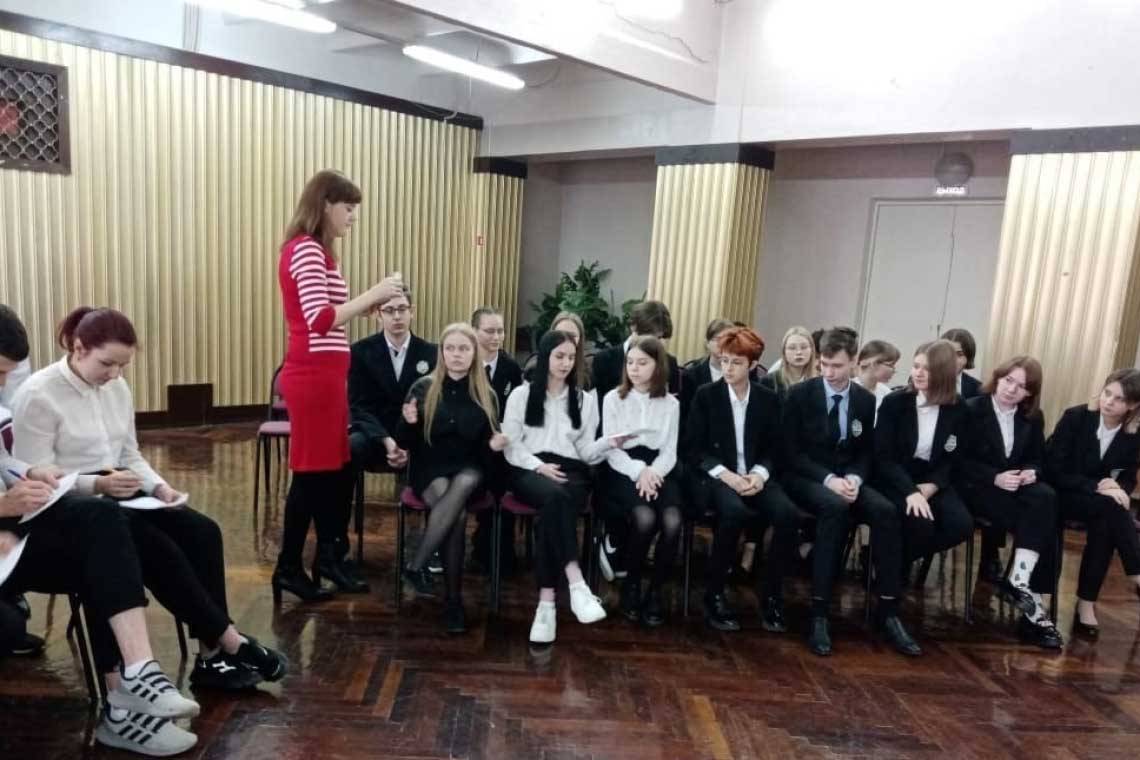 Профориентация: с курчатовскими старшеклассниками встретилась доцент Академии госслужбы 