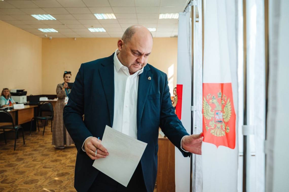 Врио губернатора Курской области Алексей Смирнов принял участие в голосовании по выборам губернатора Курской области