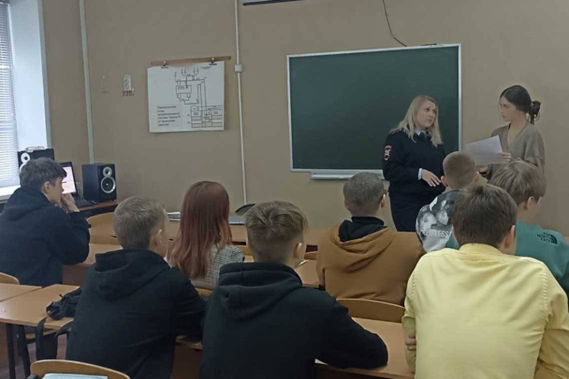 Курчатовские стражи порядка побеседовали со студентами о законодательстве в области дорожного движения