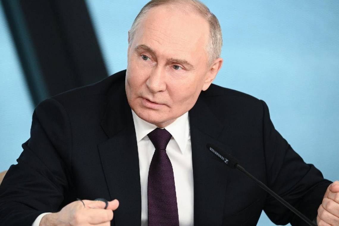 Путин назвал врио губернатора Курской области Смирнова опытным человеком