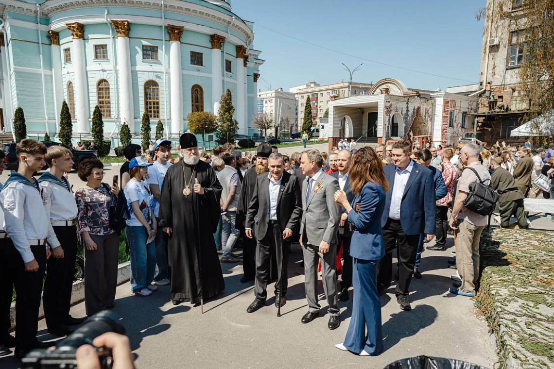 В Курске ко Дню Победы открылась уникальная выставка, объединившая 5 музеев страны