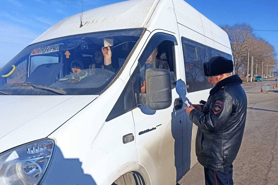 Сотрудники Курчатовской Госавтоинспекции проверяют  транспорт, осуществляющий регулярные и заказные пассажироперевозки