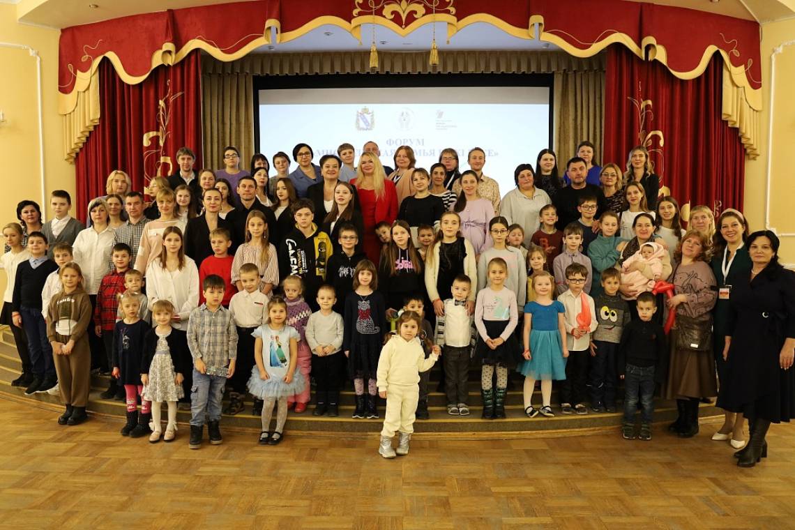  В Курске прошел форум «Многодетная семья в 21 веке»