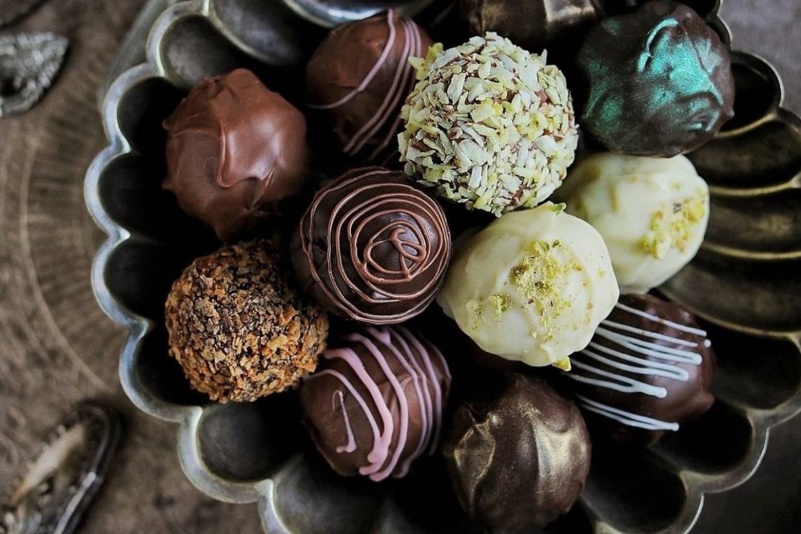 Самозанятая из Курчатова Ольга Зятикова делает конфеты "с изюминкой"