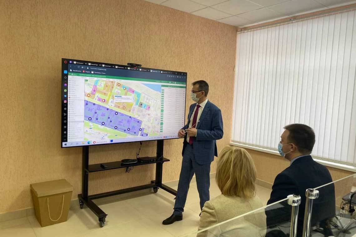 Глава города Курчатова презентовал цифровую платформу "Умный город" представителям областной администрации