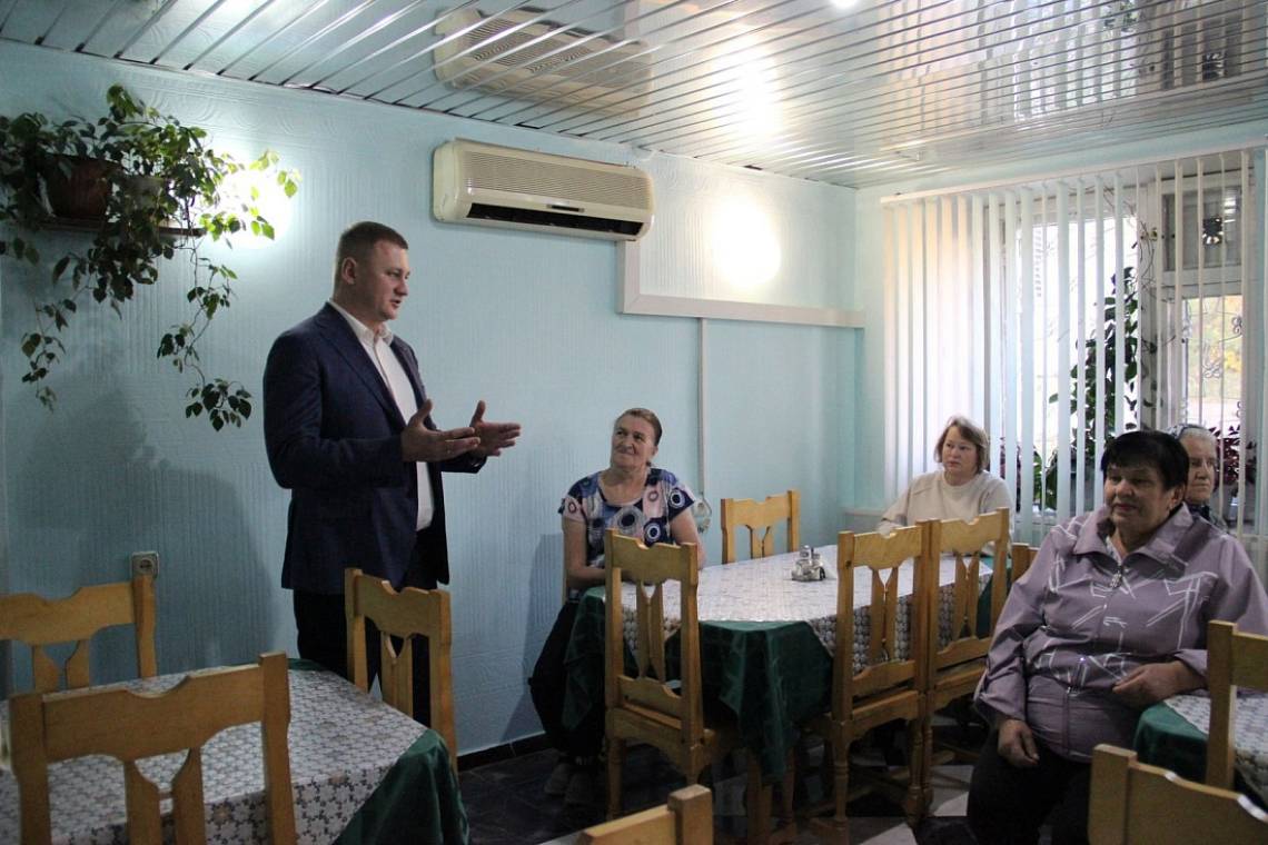 Руководители органов исполнительной власти продолжают помогать жителям приграничных районов, проживающим в пунктах временного размещения