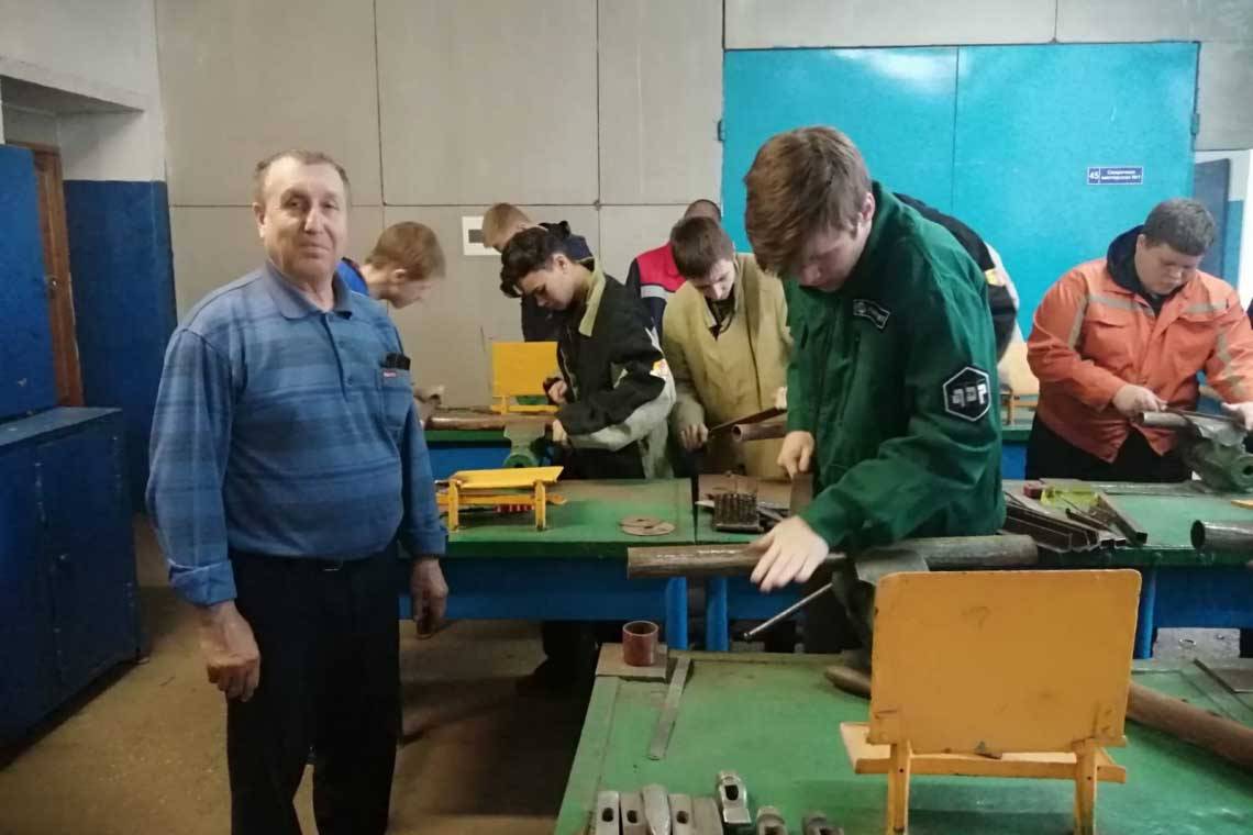 Год педагога и наставника. Для студентов он - батя 