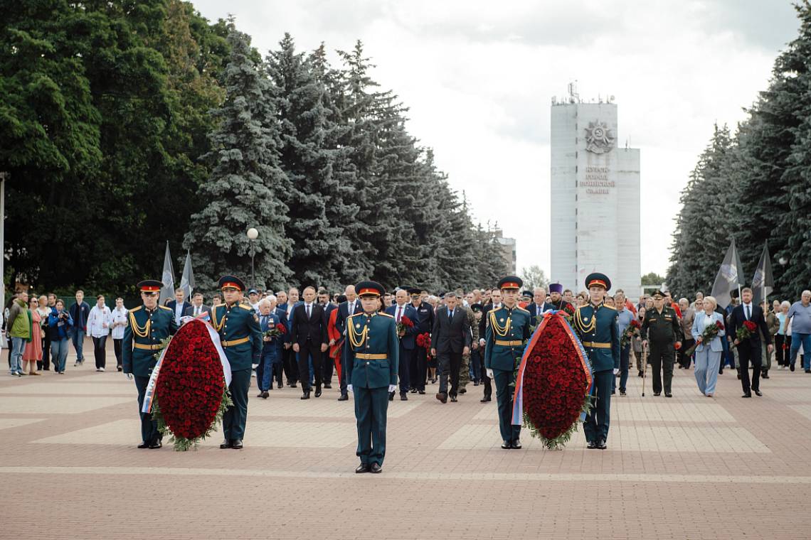 В Курске почтили память погибших в годы Великой Отечественной войны в День памяти и скорби